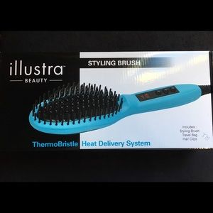NWT illustra Styling Brush